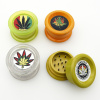 Drtička plastová Cannabis Mix 5 cm 01 Drtička plastová Cannabis Mix 5 cm 01