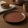 Plochý tanier 15 cm škorica CARACTERE - REVOL (novinka) Plochý tanier 15 cm škorica CARACTERE - REVOL (novinka)