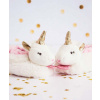 Doudou et Compagnie Paris Doudou Darčeková sada - Sada topánočiek s hrkálkami jednorožec 0-6 mesiacov Doudou et Compagnie Paris Doudou Darčeková sada - Sada topánočiek s hrkálkami jednorožec 0-6 mesiacov