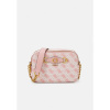 GUESS kabelka Izzy ružová Ružová GUESS kabelka Izzy ružová Ružová