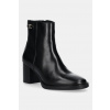 Kožené členkové topánky Tommy Hilfiger STACKED HEEL LEATHER ANKLE BOOT FW0FW08864 čierna EUR 38 Kožené členkové topánky Tommy Hilfiger STACKED HEEL LEATHER ANKLE BOOT FW0FW08864 čierna EUR 38