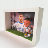 Figurka Kylian Mbappe Real Madrid plagát v rámčeku + figúrka Figurka Kylian Mbappe Real Madrid plagát v rámčeku + figúrka
