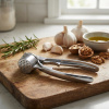 Lis na cesnak s luskáčikom na orechy DAILY INTERNATIONAL HOME 15 cm strieborný Lis na cesnak s luskáčikom na orechy DAILY INTERNATIONAL HOME 15 cm strieborný