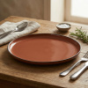 Plochý tanier 28 cm škorica CARACTERE - REVOL (novinka) Plochý tanier 28 cm škorica CARACTERE - REVOL (novinka)