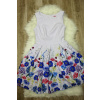 Dámske spoločenské šaty bez rukávov so skladanou sukňou a opaskom biele - Biela / 40 - Bicotone 36 krémová s květinovým vzorem