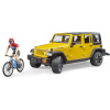 Bruder Jeep Wrangler Rubicon s cyklistou a kolem Bruder Jeep Wrangler Rubicon s cyklistou a kolem