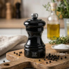 PEUGEOT Bistrorama Black Lacquer 10 cm - ručný mlynček na korenie z bukového dreva PEUGEOT Bistrorama Black Lacquer 10 cm - ručný mlynček na korenie z bukového dreva