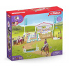 Schleich 42440 Turnajové závodiště s koníky a ošetřovatelkami s pohyblivými klouby Schleich 42440 Turnajové závodiště s koníky a ošetřovatelkami s pohyblivými klouby