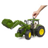 John Deere 7R 350 traktor s nakladačom na prednej časti John Deere 7R 350 traktor s nakladačom na prednej časti