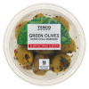 Tesco Marinované vykôstkované zelené olivy s bylinami a čili 90 g Tesco Marinované vykôstkované zelené olivy s bylinami a čili 90 g