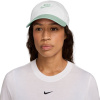 Baseballová čiapka Nike Club bielo-mätová FB5368 105 S/M Baseballová čiapka Nike Club bielo-mätová FB5368 105 S/M