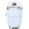 Smeg CJF11PBEU citrusový odšťavňovač, 70 W, manuální tlak, univerzální kužel z nerezové oceli, pastelově modrý Smeg CJF11PBEU citrusový odšťavňovač, 70 W, manuální tlak, univerzální kužel z nerezové oceli, pastelově modrý