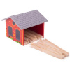 Bigjigs Rail Tehlové depo pre dvoch vláčikov Bigjigs Rail Tehlové depo pre dvoch vláčikov