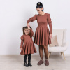 PaPi Šaty Anita- Sada pre mamu a dcéru hnedá Veľkosť mama: S, Veľkosť dieťa: 134/140 PaPi Šaty Anita- Sada pre mamu a dcéru hnedá Veľkosť mama: S, Veľkosť dieťa: 134/140