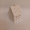 DECOLED Keramický domček, 7 x 6 x 10 cm, teplá biela, 2xLR44 DECOLED Keramický domček, 7 x 6 x 10 cm, teplá biela, 2xLR44