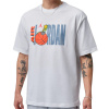 Pánske Tričko s krátkym rukávom NIKE M J NC CRTOON GFX SS CREW IF3060-100 – Biela Pánske Tričko s krátkym rukávom NIKE M J NC CRTOON GFX SS CREW IF3060-100 – Biela