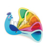 Drevený vtáčik Peacock Colours Tender Leaf Toys s farebným perím v chvoste od 18 mes Drevený vtáčik Peacock Colours Tender Leaf Toys s farebným perím v chvoste od 18 mes