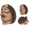 Polyresinová dekorácia ježka v hnedom farebnom prevedení s jesenným dekorovaním v dvoch prevedeniach 7 x 7 x 8 cm 44657 Polyresinová dekorácia ježka v hnedom farebnom prevedení s jesenným dekorovaním v dvoch prevedeniach 7 x 7 x 8 cm 44657
