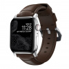 Nomad Traditional Band kožený remienok so striebornými detailmi pre Apple Watch Ultra 49mm 8/7 45mm/6/SE/5/4 hnedá NM1A4RST00 Nomad Traditional Band kožený remienok so striebornými detailmi pre Apple Watch Ultra 49mm 8/7 45mm/6/SE/5/4 hnedá NM1A4RST00