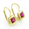 Náušnice zo žltého zlata s červenofialovým zirkónom. Náušnice zo žltého zlata s červenofialovým zirkónom.