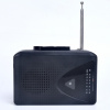 Kazetový prehrávač Walkman s FM/AM rádiom v retro štýle Kazetový prehrávač Walkman s FM/AM rádiom v retro štýle