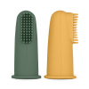 PETITEMARS PETITE&MARS Sada silikónových zubných kefiek na prst Ochre&Green 2 ks 6m+ PETITEMARS PETITE&MARS Sada silikónových zubných kefiek na prst Ochre&Green 2 ks 6m+