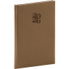 NOTIQUE Týdenní diář Essenza 2026, oříšek, 15 x 21 cm NOTIQUE Týdenní diář Essenza 2026, oříšek, 15 x 21 cm
