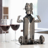 Kovový stojan na víno Vzpierač Kovový stojan na víno Vzpierač