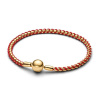 Zlátený náramok PANDORA Moments s červenou šnúrkou 17 cm 563816C01-17 Zlátený náramok PANDORA Moments s červenou šnúrkou 17 cm 563816C01-17