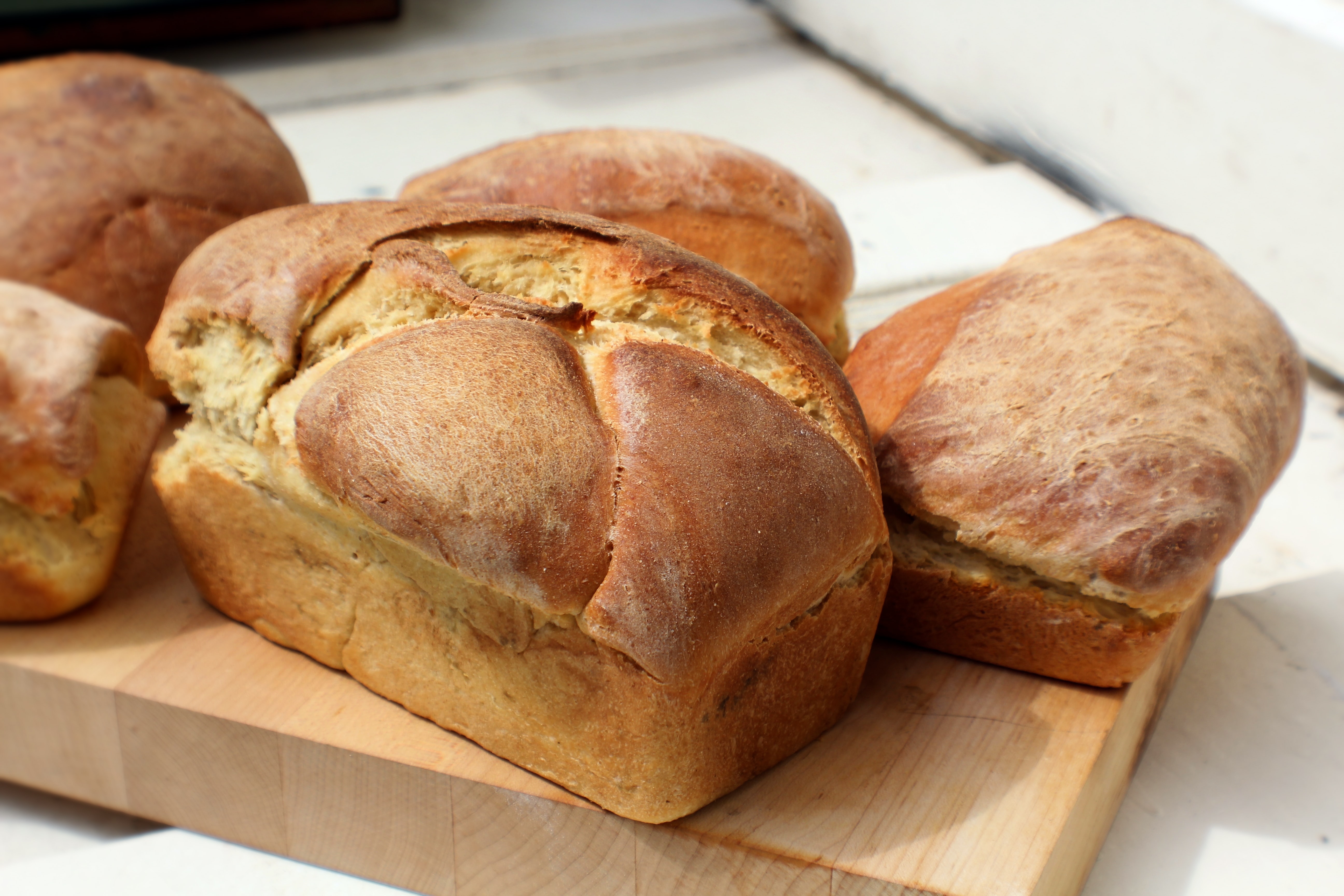 Chléb z domácí pekárny je typický svým tvarem