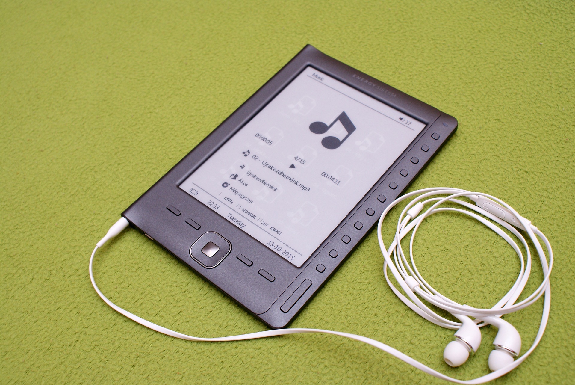 3,5 mm jack umožňuje počúvať zvukové knihy alebo hudbu