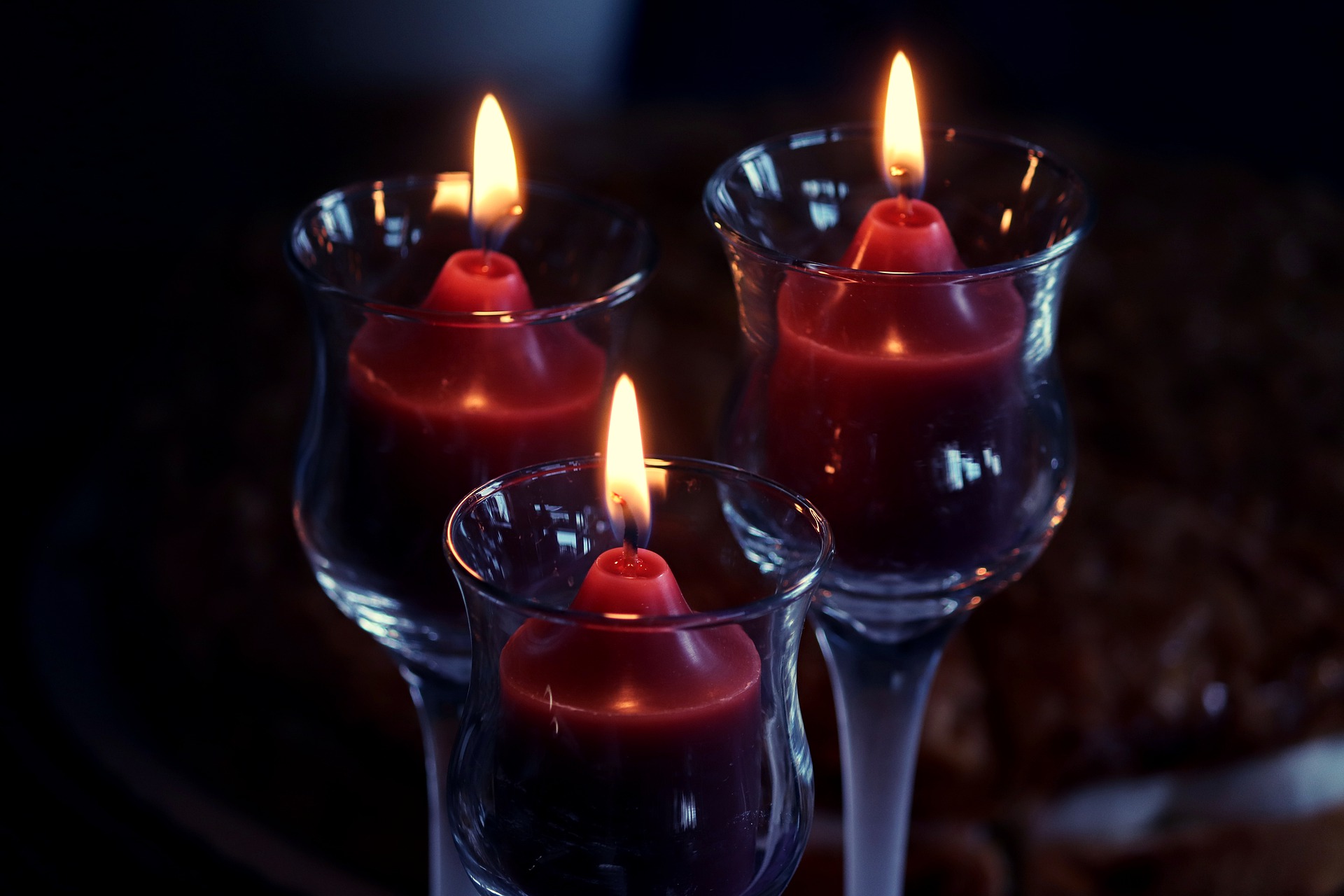 Votivní svíčky vytvoří při roztékání vosku krásný dekorativní efekt