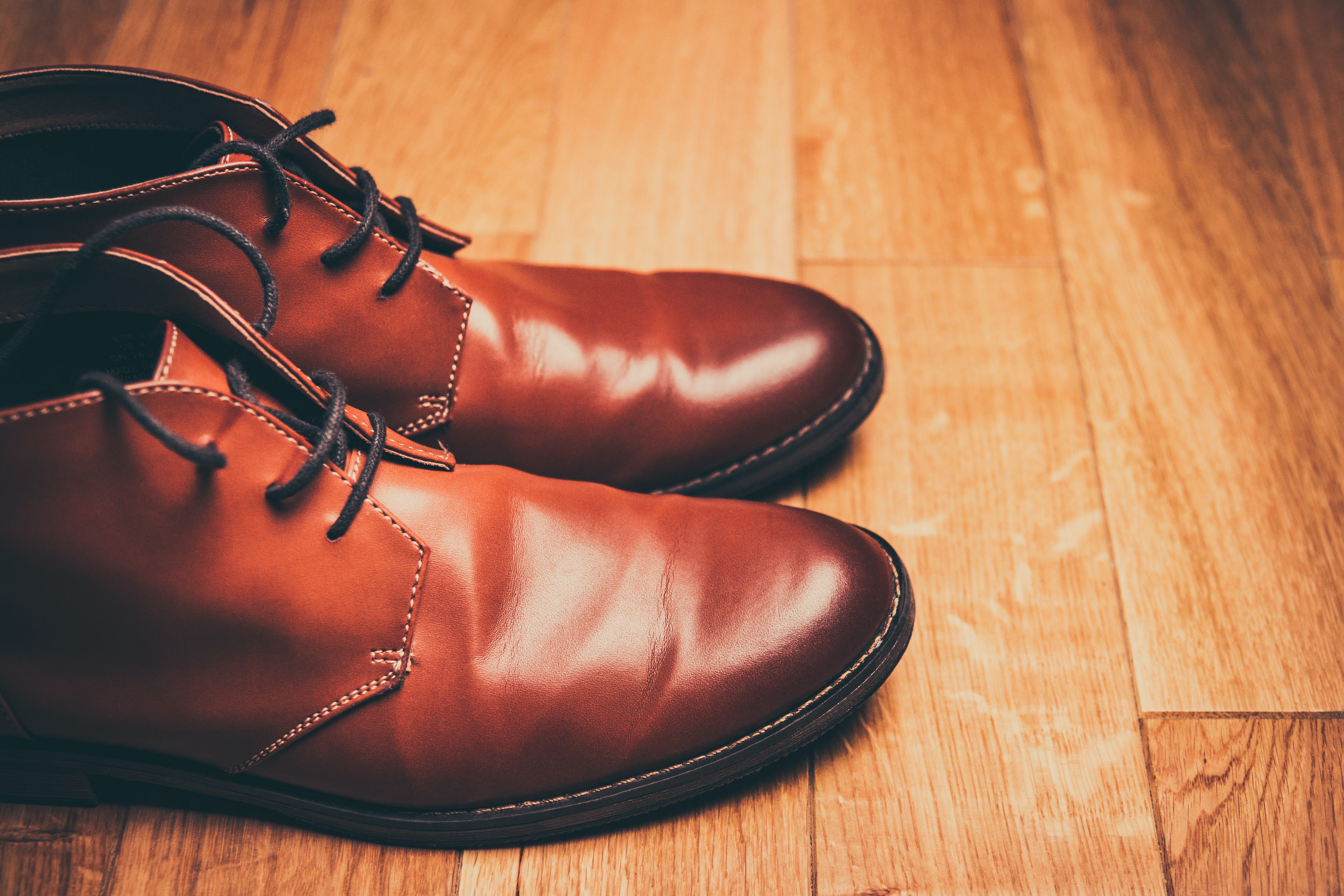 Kožené topánky bývajú drahšie, zato sú veľmi odolné a príjemné na dotyk