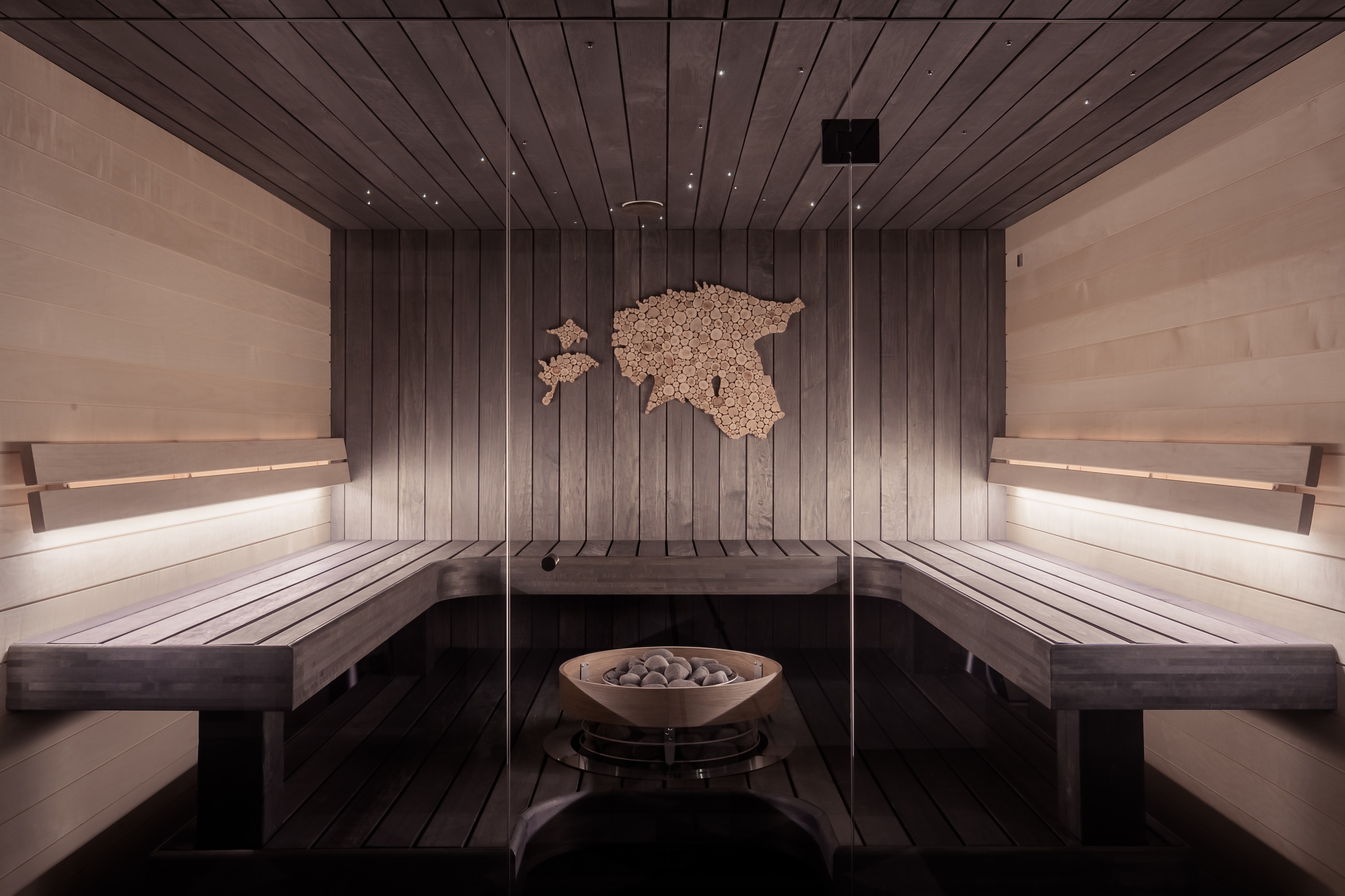 Tiež do sauny môžete zaobstarať štýlové doplnky v drevenom alebo kamennom prevedení