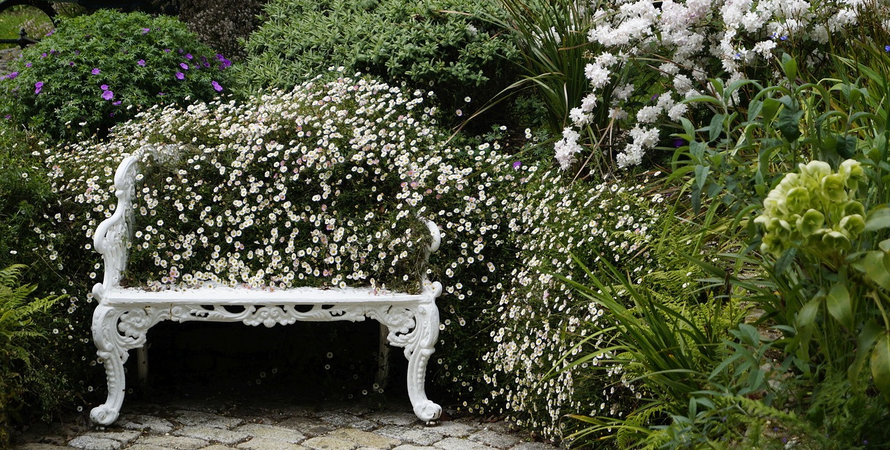 Okrasné záhradné lavice