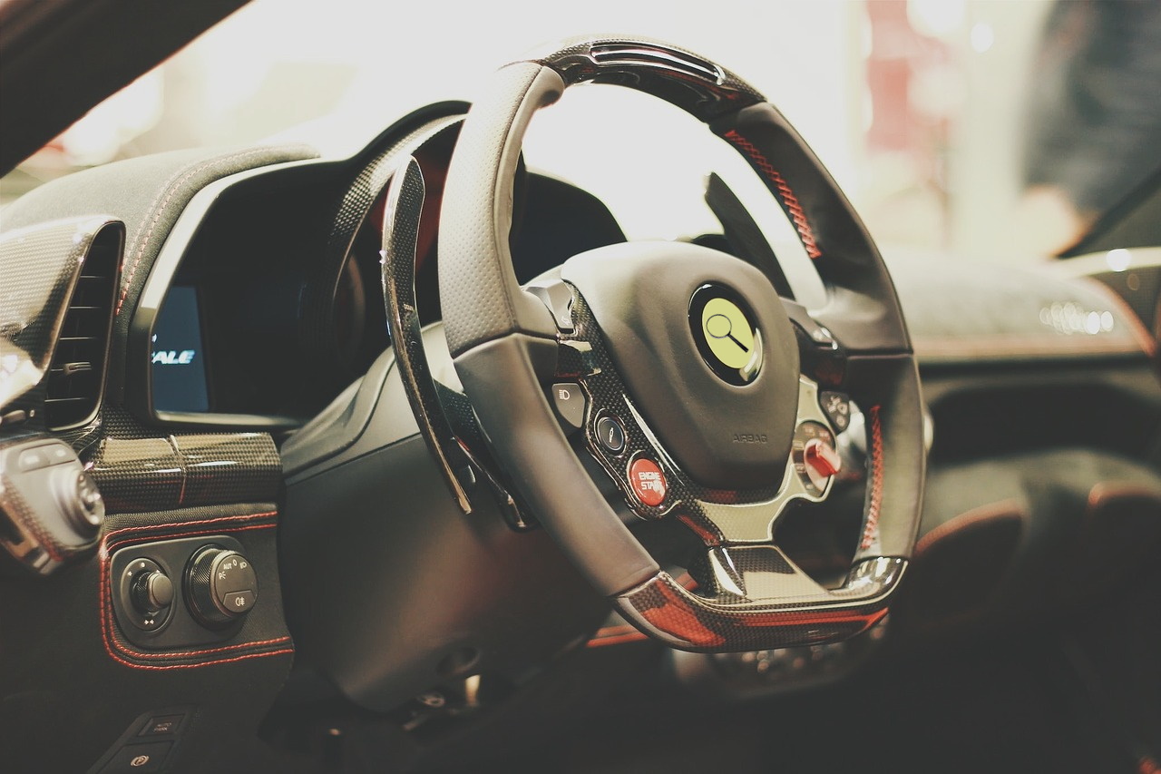 Vyberte si herný volant, s ktorým sa budete cítiť ako v skutočnom aute