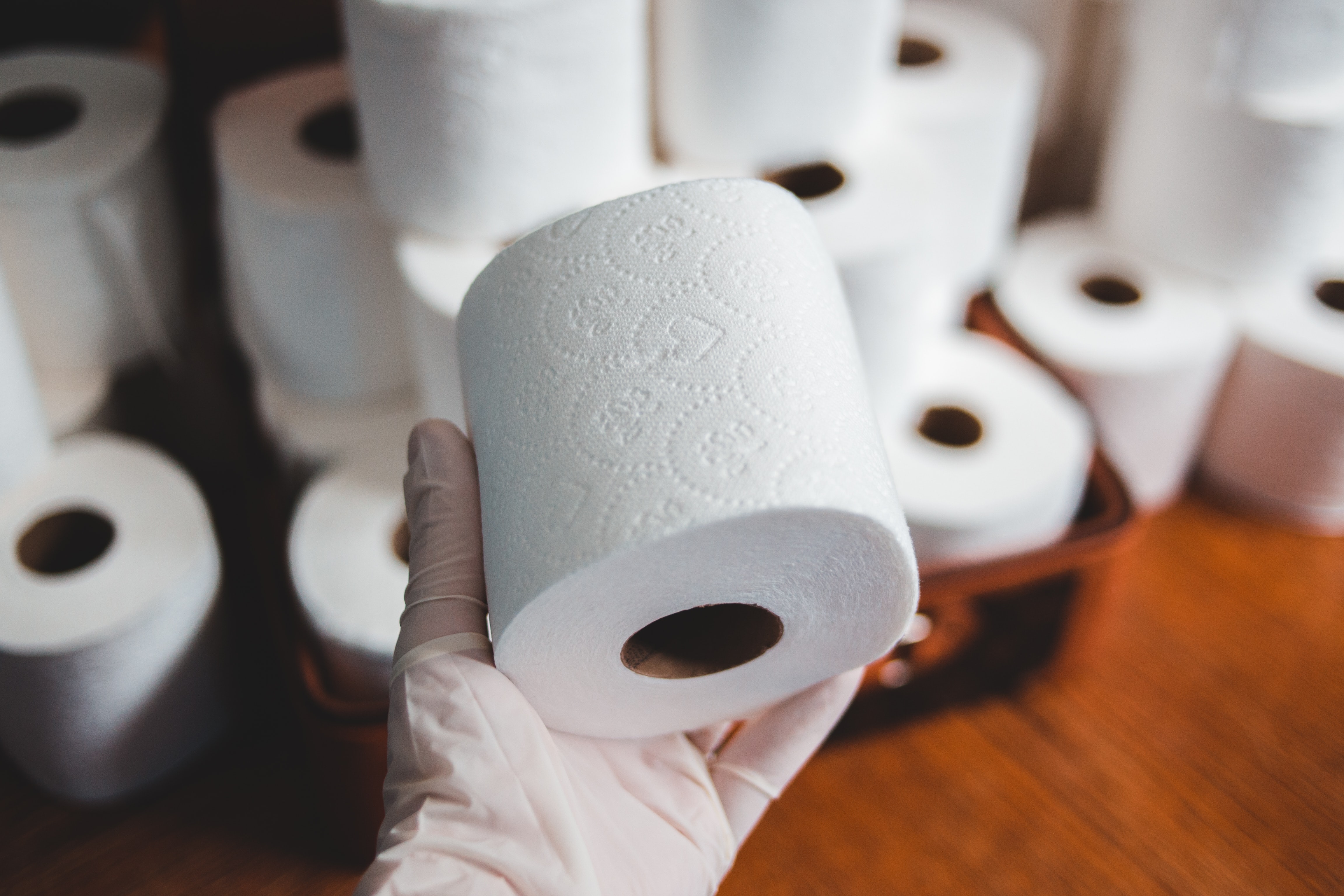 Špeciálny toaletný papier zaistí, že sa rozloží pri kontakte s vodou.