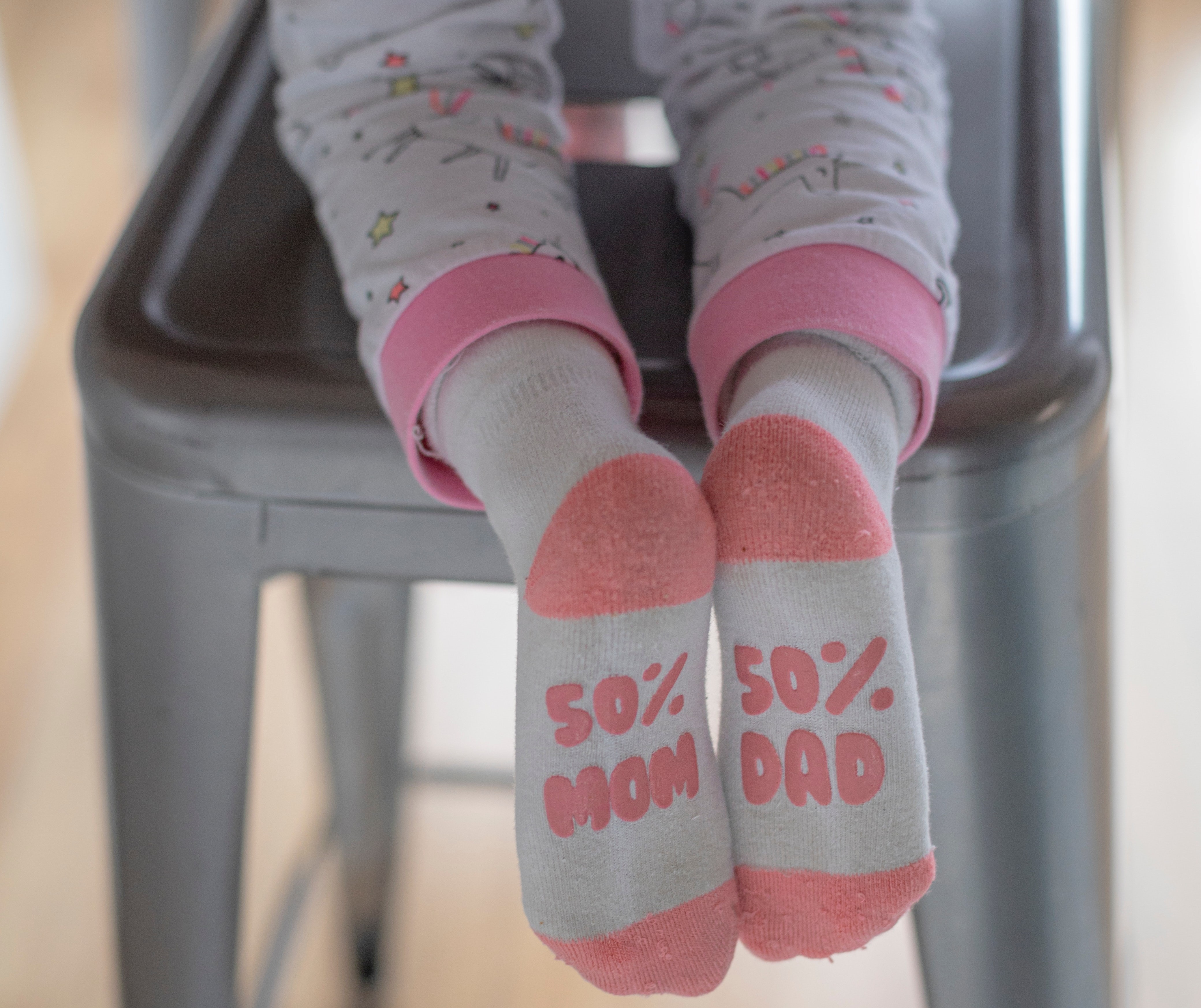 Protišmykové ponožky sú praktické pre menšie deti