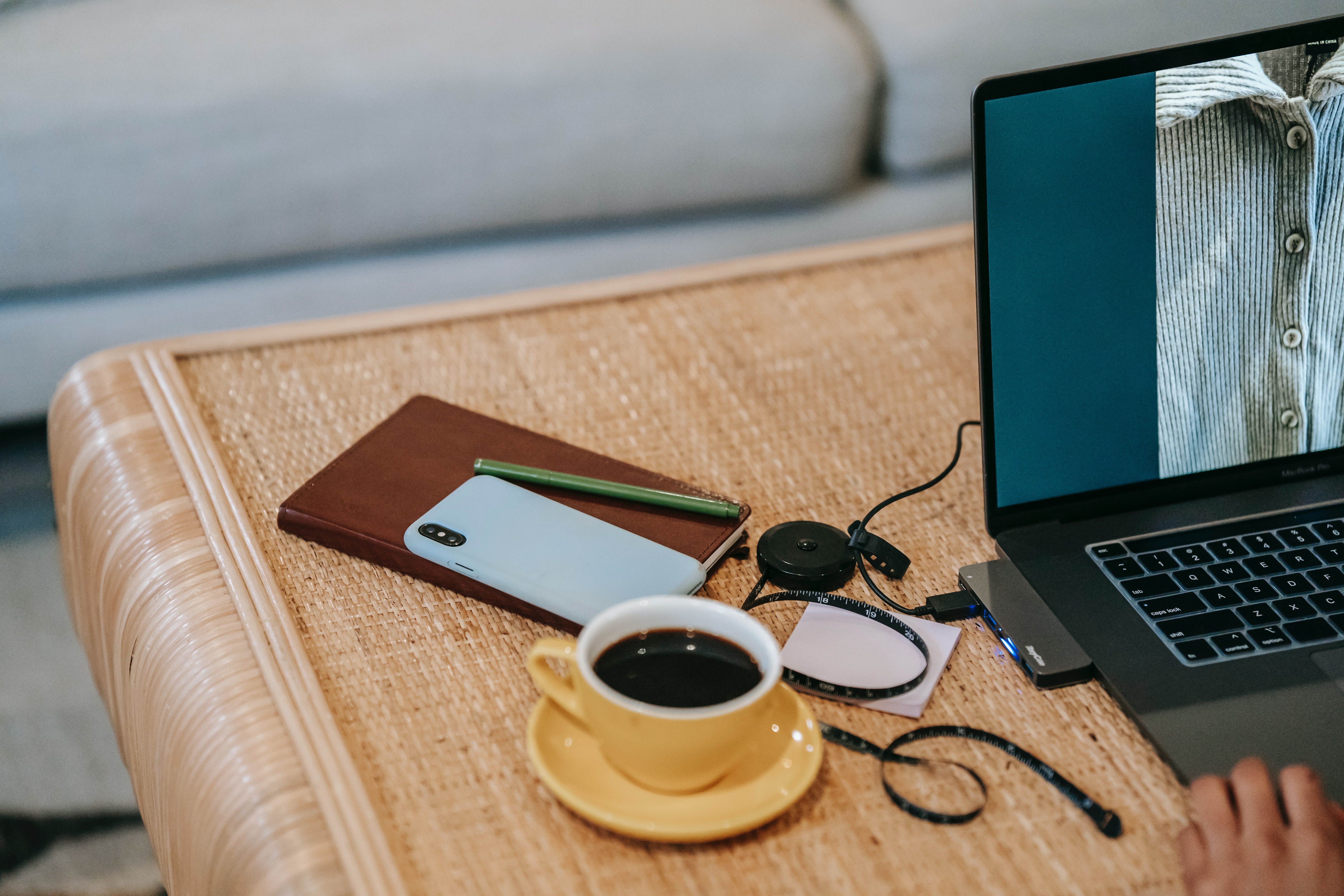 USB hub bez elektrického napätia čerpá energiu zo zariadenia, ku ktorému ho pripojíte.