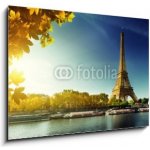 Skleněný obraz 1D - 100 x 70 cm - Seine in Paris with Eiffel tower in autumn season Seine v Paříži s Eiffelovou věží v podzimní sezóně – Sleviste.cz