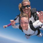 Tandemový seskok padákem z 6 000 metrů České Budějovice – Zboží Mobilmania