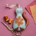 Corinne Lapierre Kreativní sada na plstění Vyšívaná kočka ve folklórním stylu – Hledejceny.cz