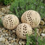 Keramická koule na svíčku s levandulí – ruční výroba z Jeseníků | Nebe doma Průměr koule: 20 cm – Sleviste.cz