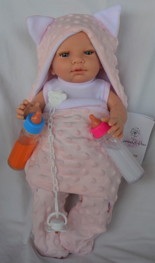 Marina & Pau Realistické miminko holčička Sabinka v overalu bez rukávů R.N. Bath Time Pink- 45 cm