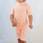 Dětský UV overal s krátkým rukávem Pink Leo Geggamoja – Zboží Dáma Dětský UV overal s krátkým rukávem Pink Leo Geggamoja – Zboží Dáma