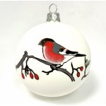 Skleněná vánoční ozdoba „Hýl s červenými bobulemi“ 8 cm bílý mat s ruční malbou s dárkovou krabičkou IRISA Velikost: 8 cm Balení: 1ks Barva: bílá – Zboží Mobilmania
