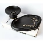 DESS Craft Studio Serene – dekorační miska na noze – Elegantní doplněk do vašeho interiéru Barva: 2 - Tmavě černá, Sady: Miska Serene + Tác Big Cloud – Hledejceny.cz