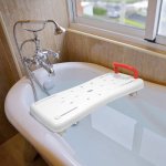 HomeLife Sedačka na vanu nastavitelná s madlem KV05 – Zboží Dáma