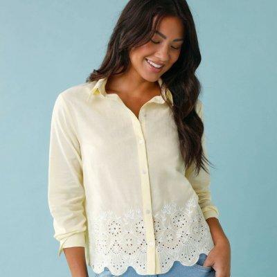 Jednobarevná halenka s madeirovou výšivkou pro menší postavu žlutá – Sleviste.cz