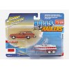 Sběratelský model Johnny lightning Chevrolet Caprice With Trailer And Boat 1973 Red Wood 1:64